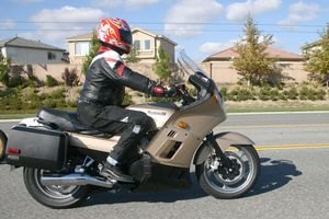 motorcycle com, The standard riding position is extremely comfortable while offering excellent control