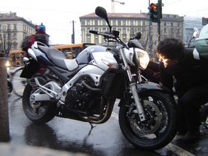 2006 suzuki gsr 600 motorcycle com, Here the GSR is trapping Yossef with its hypnotic gaze