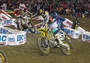 2013 ama supercross anaheim 1 race report, James Stewart 7 jammed his knee in practice after setting the quickest lap and didn t look like himself at A1 He toughed out a disappointing eighth place finish in the main