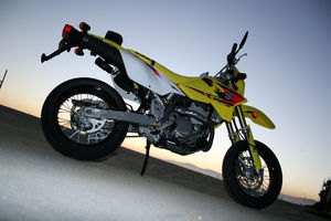 2005 suzuki drz 400 sm motorcycle com, The DRZ400SM is a supermoto bike in any lighting
