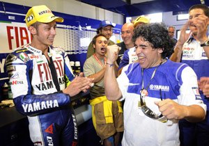 rossi ties agostini with 68th win, Valentino Rossi got some support before the race from soccer legend Diego Maradona