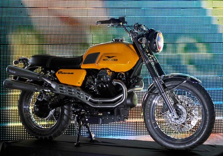 moto guzzi california scrambler prototypes, The chrome fender and exhaust system on the V7 Scrambler stand out against the blacked out components