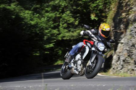 2012 mv agusta brutale 675 review motorcycle com, The F3 B3 engine uses a counter rotating crankshaft to reduce its gyroscopic effect aiding quicker steering response