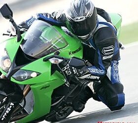 2008 kawasaki zx 10r review motorcycle com, Despite new chassis geometry that would suggest a more sluggish turning machine the new ZX 10R proved to be a scalpel when carving up Losail s flat and featureless but challenging circuit