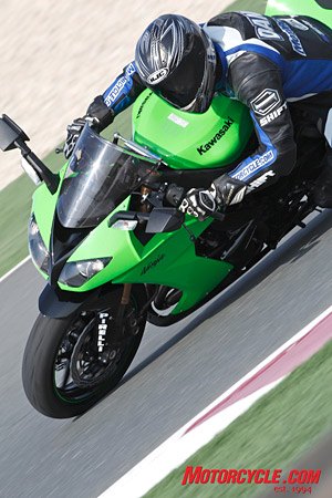 2008 kawasaki zx 10r review motorcycle com, We were skeptical when Kawasaki mentioned a benefit in the amount of touch points offered by the new Ninja but we became believers after rollicking around Qatar for a couple of days