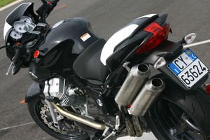 2007 moto guzzi 1200 sport introduction report motorcycle com, Staggered high mount exhaust What s next a 17 500 rpm redline
