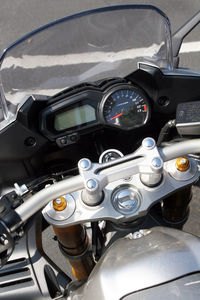 motorcycle com, The FZ 1 s instruments offers the rider plenty of clear concise information unlike MO