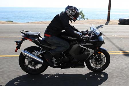 2013 Hyosung GT250R Review - Motorcycle.com