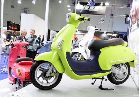 2011 hyosung st e3 electric scooter, The Hyosung ST E3 was on display at the INTERMOT show in Cologne Germany The electric scooter will soon be available in North America