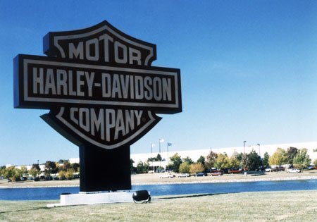 harley davidson to stay in wisconsin, Harley Davidson s facilities in Menomonee Falls just outside Milwaukee produces engines and transmissions The Tomahawk operations produce various plastic and fiberglass components including windshields