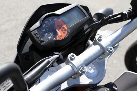 2013 ktm 690 duke review video motorcycle com, The Duke s gauges are effective but could be improved with a larger LCD display Degree marks on the handlebar are a handy reference when rotating it to suit rider preference