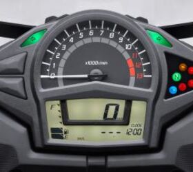 2012川崎忍者650评论第一次骑摩托车com视频,一个新的仪表板容易阅读和功能带来许多有用的信息,但生态指标的新含义白痴灯