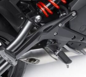 2012川崎忍者650评论第一次骑摩托车com,视频上的消声器2012忍者650设置在一个更积极的角