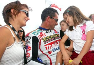 ama superbike 2009 new jersey results, Mat Mladin celebrates his final AMA race with his family