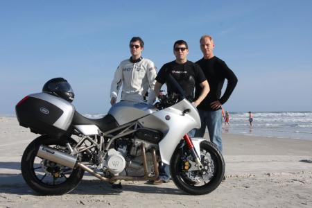 2012 motus mst preview motorcycle com, Brian Case left and Lee Conn center with 1993 World Superbike Champion Scott Mr Daytona Russell The Motus MST stands in the foreground