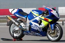 attack suzuki gsx r1000 motorcycle com, The exhaust features stainless headers but is TI from collector on back