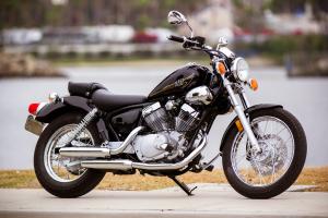 2012 250cc cruiser shootout video motorcycle com, The V Star 250 with its V Twin engine and dual staggered exhausts best fits the image of what most riders think of when it comes to cruisers