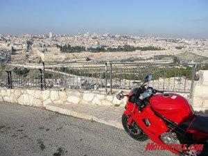 Hyosung GT650R Review - Motorcycle.com