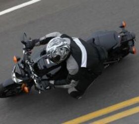 2011年雅马哈fz8审查第一骑摩托车com,这年代容易习惯的自行车