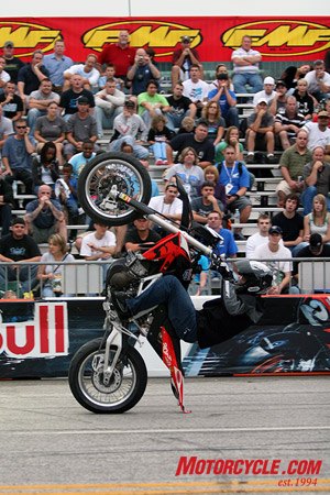 2008 xdl sportbike freestyle championship round 4 indianapolis, Rider earning a 1 second time bonus during the Aprilia All Star Challenge