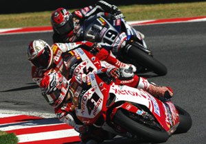 wsbk 2009 kyalami results, What looked like a two man race for the title is now a three way battle with Michel Fabrizio joining the fray with Noriyuki Haga and Ben Spies