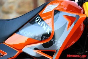 2009 qlink xf200 review motorcycle com, QLINK Racing Really Despite the obvious fun poking at a 199cc air cooled Single racer that s an honest to goodness metal fuel tank that includes a locking gas cap