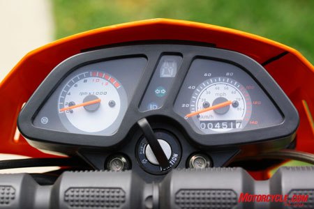 2009 qlink xf200 review motorcycle com, We re impressed with the XF s dash especially the digital gear position indicator Unfortunately for us Muhricans the odometer registers in kilometers as does the speedo though the speedo inner ring lists mph