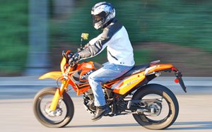 2009 qlink xf200 review motorcycle com, Although QLINK motorcycles are made in China that s no reason for larger well known bike manufacturers to ignore the emerging brand QLINK could one day make it to the big time