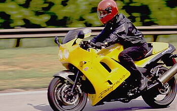 Triumph Daytona 900 - Motorcycle.com