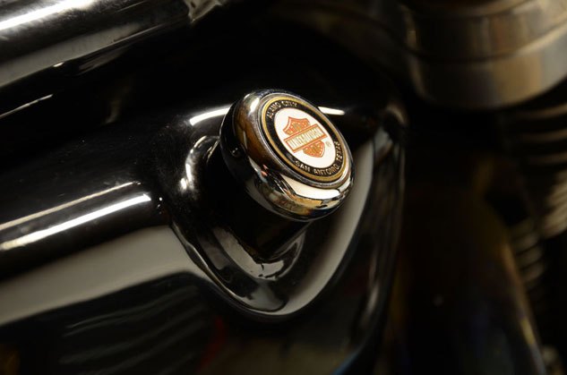 how to change oil in a harley davidson, Replace the filler cap of the oil tank