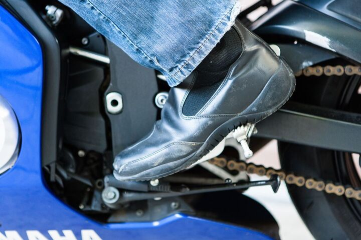 motorcycle downshifting techniques, The rider s toe is pressing down on the shifter against the transmission s resistance As soon as the clutch is disengaged the lever will snick it into the lower gear
