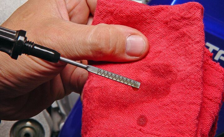 How to Check Engine Oil Level in Bike: Easy DIY Guide