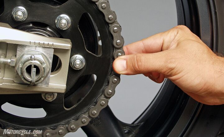 How to Tell If Your Motorcycle Chain Needs Lube: Expert Tips 2026 2 How to Tell If Your Motorcycle Chain Needs Lube: Expert Tips