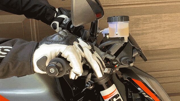 new rider two fingered braking, Practice rolling the throttle open and closed while maintaining constant pressure on the brake lever