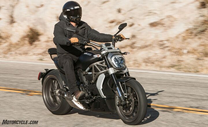 bruiser cruisers ducati xdiavel vs harley davidson fat bob 114, The XDiavel s pegs and grips require a long reach even for our six foot one inch associate editor