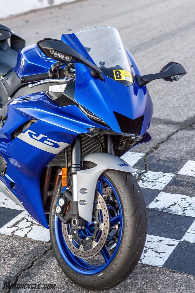 Yamaha YZF-R6 vs Kawasaki ZX-6R: A Novice Track Riders Perspective ...