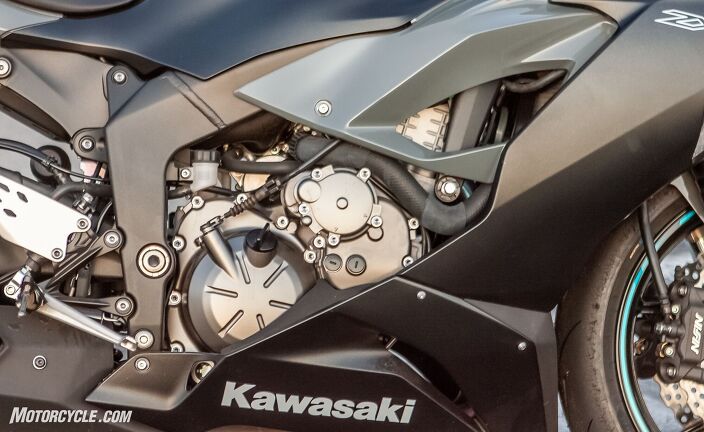 Yamaha YZF-R6 vs Kawasaki ZX-6R: A Novice Track Riders Perspective ...