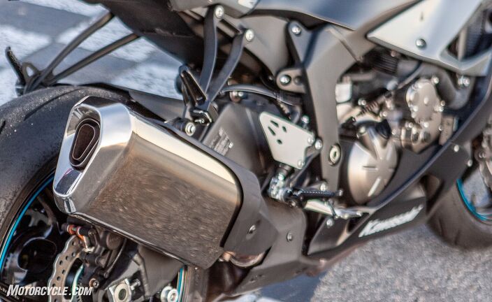 Yamaha YZF-R6 vs Kawasaki ZX-6R: A Novice Track Riders Perspective ...