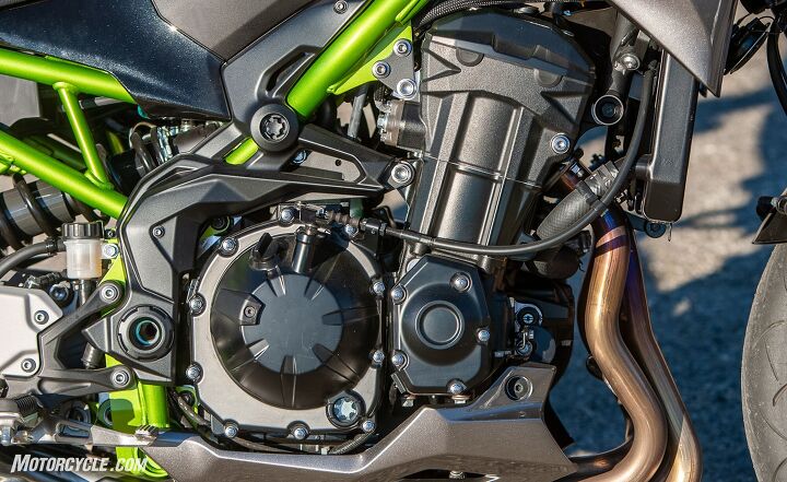 2020 bmw f900r vs kawasaki z900, More pistons and more displacement will get ya more power And man is it smooth on the Z900