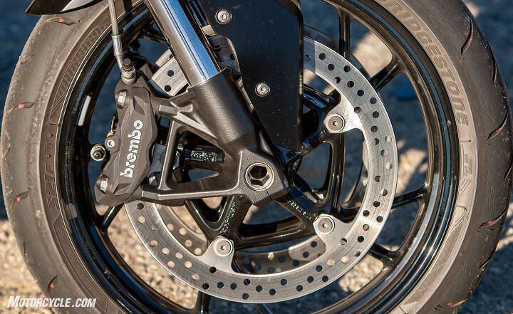 2020 bmw f900r vs kawasaki z900, The combination of Brembo four pot radial calipers and 320mm discs shines bright in this test Stopping power is clearly a notch better