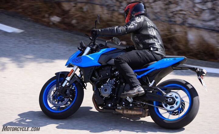2023 suzuki gsx 8s review first ride, Ergonomics seem pretty spot on for a guy who s 5 foot 8 inches tall with a 30 inch inseam I could flat foot both boots