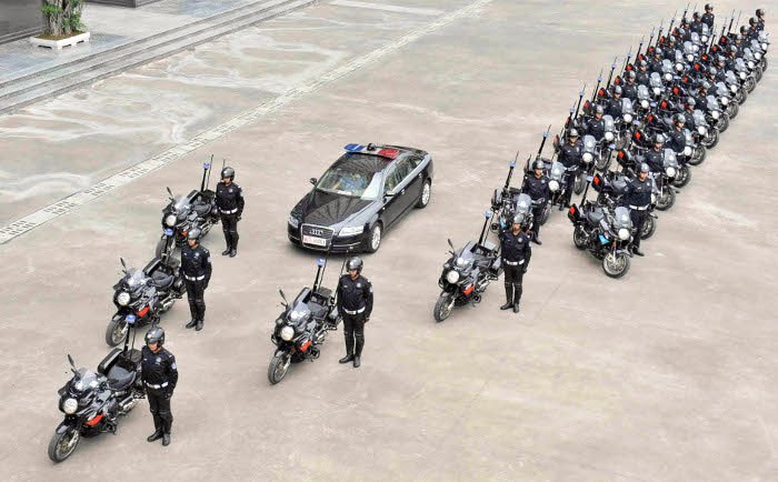 henry kissinger chinese police and the aprilia mana 850