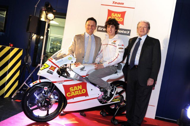 gresini unveils 2012 motogp and moto3 honda race bikes