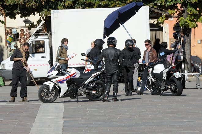 2013 honda cbr500 cb500r and cb500x spied in commercial shoot