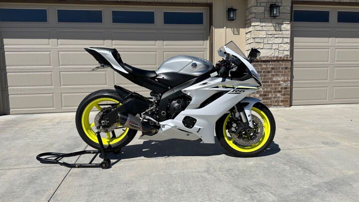 2017 yamaha yzf r6 only 3900 miles with abs