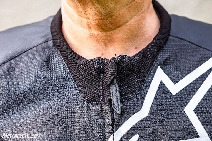 A knitted collar prevents chafing. Little touches matter.