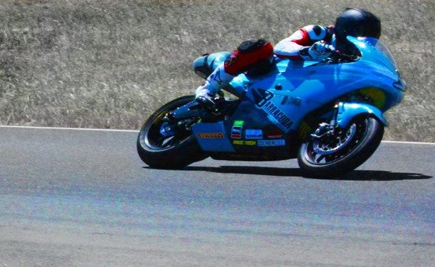 lightning mounted carlin dunne fastest motorcycle in pikes peak practice beating gas