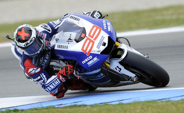 lorenzo wants to race at assen despite breaking collarbone in three places