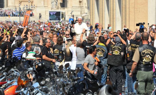 pope francis to auction harley davidson for charity, Pope Francis blesses Harley Davidson motorcycles and riders in Vatican City