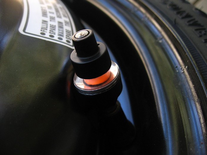 rightpsi tire pressure indicator to begin kickstarter fundraising, When you see orange you need to inflate your tires